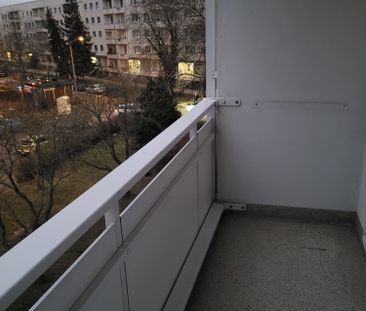 Schicke 2-Zimmer-Wohnung mit Balkon in der Südstadt! Erstbezug nach... - Photo 1