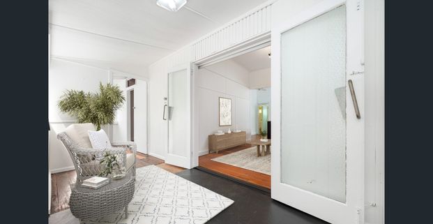 Charming Refurbished Inner-City Home - Photo 1