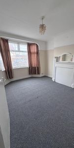 4 bedroom semi-detached house to rent - Photo 3
