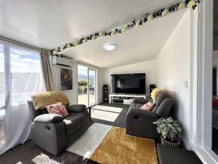 Sunny 3-Bedroom Home in Wainuiomata - Photo 4