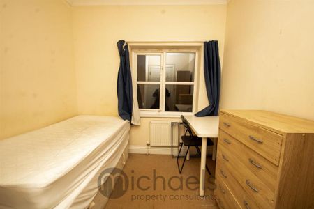 3 bedroom apartment to rent - Photo 4