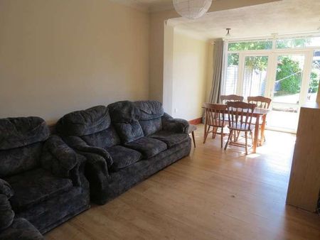 Bedroom Detached House In Winton, BH9 - Photo 4
