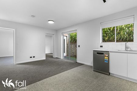 Stylish Ground Floor Unit in Prime Location - Photo 3