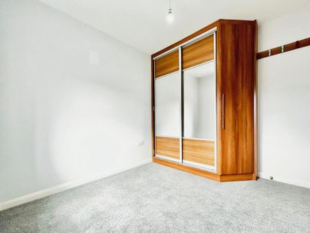 3 bedroom end of terrace house to rent - Photo 2