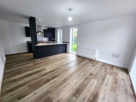 2 bedroom flat to rent - Photo 2