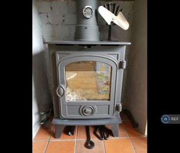 3 bedroom semi-detached house to rent - Photo 5