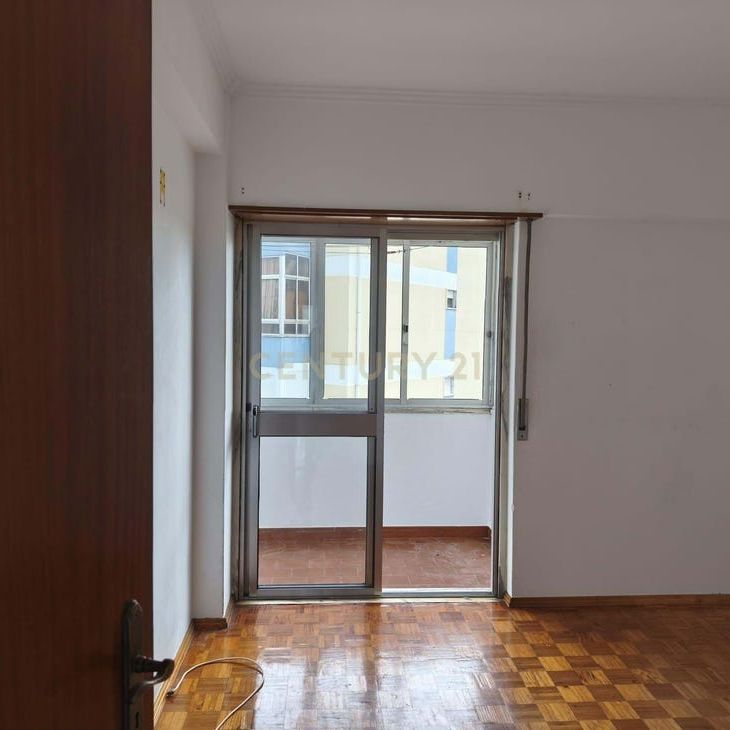 RUA DA REPUBLICA Nº 98 1º ESQ, Póvoa de Santa Iria e Forte da Casa, Lisbon 2625-455 - Photo 1