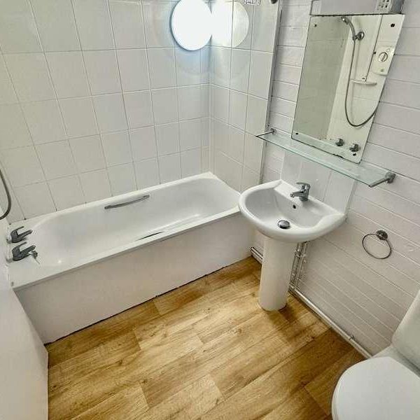 Bratton, Westbury, BA13 - Photo 1