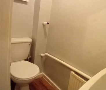 3 bedroom terraced house to rent - Photo 6