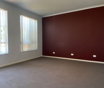 6 Condamine Avenue, Manor Lakes. - Photo 3