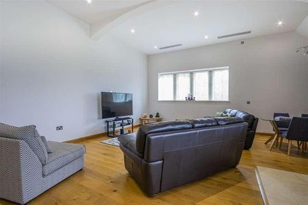 Benjamin Hall, Hensol Castle, CF72 - Photo 2