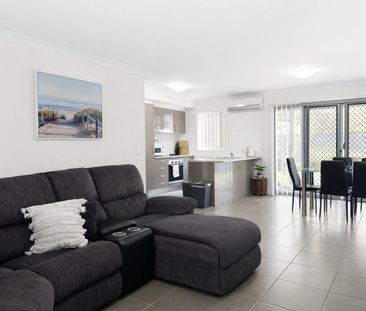 Spacious and Modern Townhouse! - Photo 2