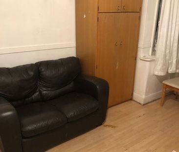 Room in a Shared House, Billet Road, E17 - Photo 1
