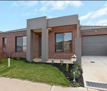 Low-Maintenance Living in the Heart of Wyndham Vale - Photo 1