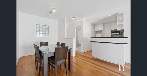Stylish CBD Apartment in the Heart of Perth - Photo 1