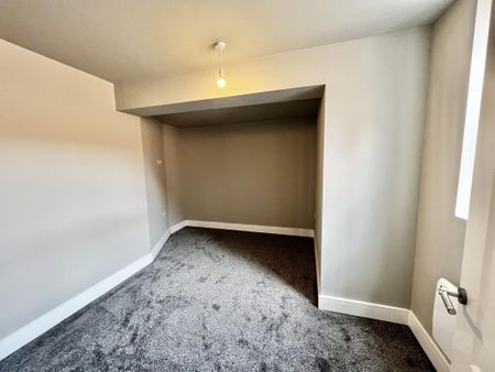 2 bedroom mews to rent - Photo 2