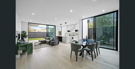 STRIKING COMTEMPORARY FAMILY TOWNHOUSE IN A COVETED LOCATION - Photo 2