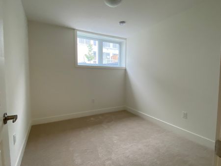 For Lease - 234 Edgevalley Road Unit# 29, London East, Ontario - Photo 4