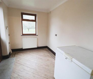 4 bedroom bungalow to rent - Photo 1