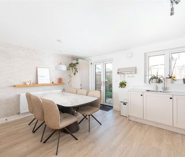 3 bedroom detached house to rent - Photo 3