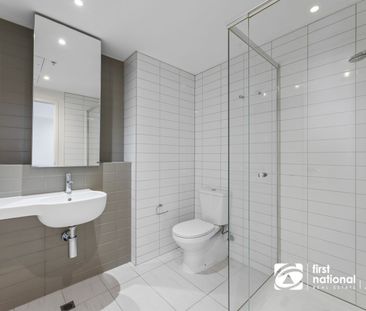 HARBOUR VIEW & LOCATION! - Photo 1