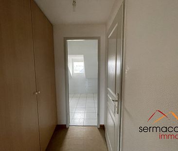 Appartement F2 mansardé au 5e étage avec ascenseur - Photo 3