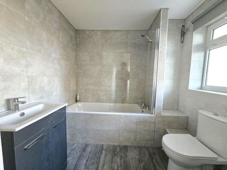 High Street, London - Photo 2