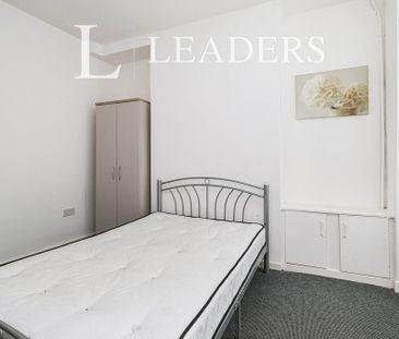 4 bedroom property to rent - Photo 2