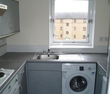 3 bedroom flat to rent - Photo 6