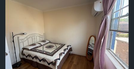 Studio 1 Bedroom For Rent - Photo 5