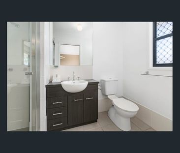 Spacious Family Home with Views and Breeze! Stretton School Catchment - Photo 3