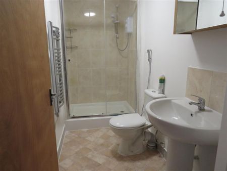 2 Common Road, Huddersfield - Photo 5