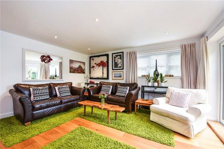 3 bedroom detached house to rent - Photo 2