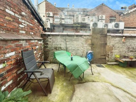 4 bedroom terraced house to rent - Photo 3