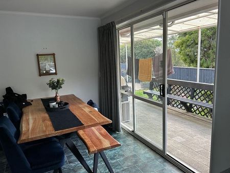Sunny 3-Bedroom Home with Grampians Views - Photo 4