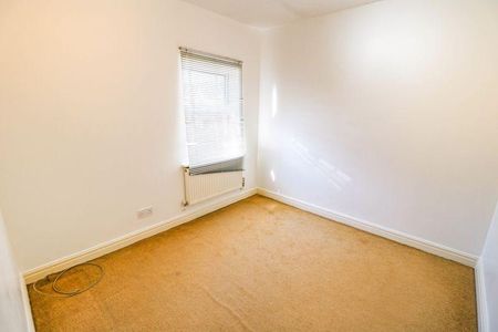 4 bedroom detached house to rent - Photo 4