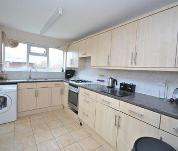 3 bedroom semi-detached house to rent - Photo 3