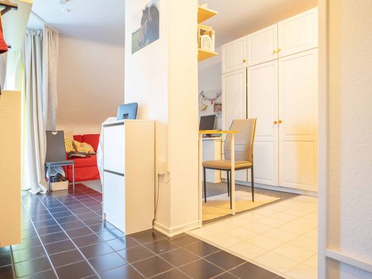 Direkt am Schmölderpark: Schickes DG-Appartement mit Einbauküche! - Photo 1