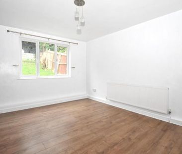 3 bedroom semi-detached bungalow to rent - Photo 4