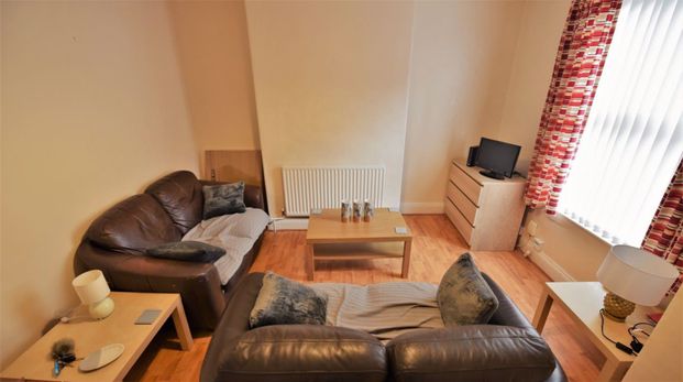 3 bedroom House in Burley Lodge Terrace, Leeds - Photo 1