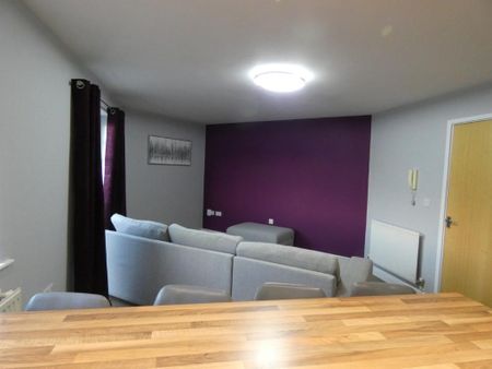 2 bedroom flat to rent - Photo 2