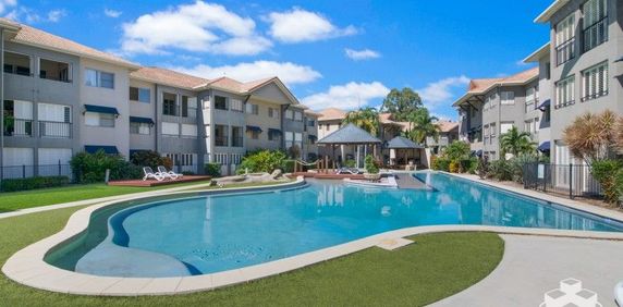 Top Floor 2 Bed 2 Bath Un-Furnished Apartment! - Photo 2