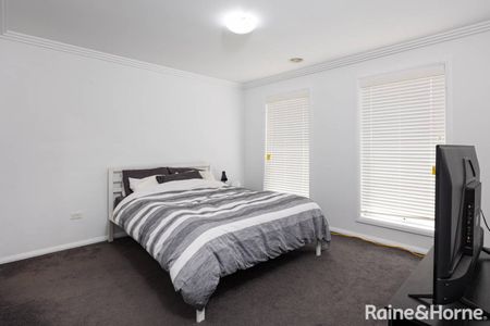 Modern Family Home in Boorooma - Photo 3