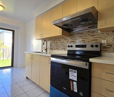 For Lease - 72 Pepperell Crescent, Markham, Ontario - Photo 2