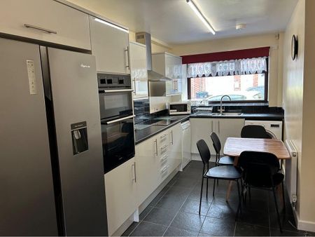 4 bedroom terraced house to rent - Photo 4