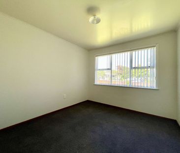 Cozy on Cracroft - Photo 4