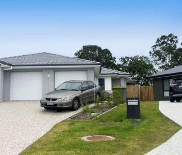 Modern Family Living in the Heart of Pimpama! - Photo 1