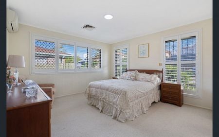 Family Home in Prime Location! - Photo 3