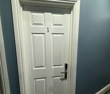 Bedsit, High Town Road, LU2 - Photo 2