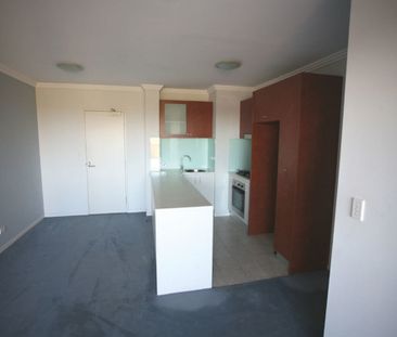 Top floor apartment in Sydney Park Village, with fantastic views of... - Photo 5